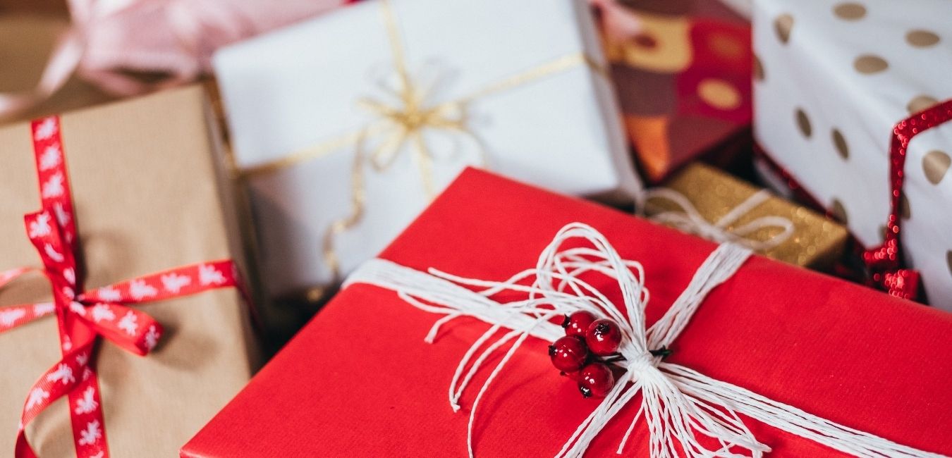 Cómo organizar un «amigo invisible» sencillo en la oficina